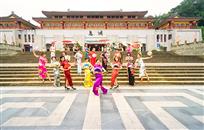 《鬼城门前现英姿》