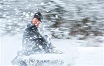 《划雪》