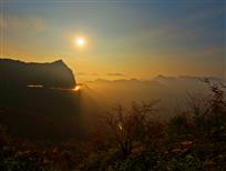 《冥雾轻笼秋月高》