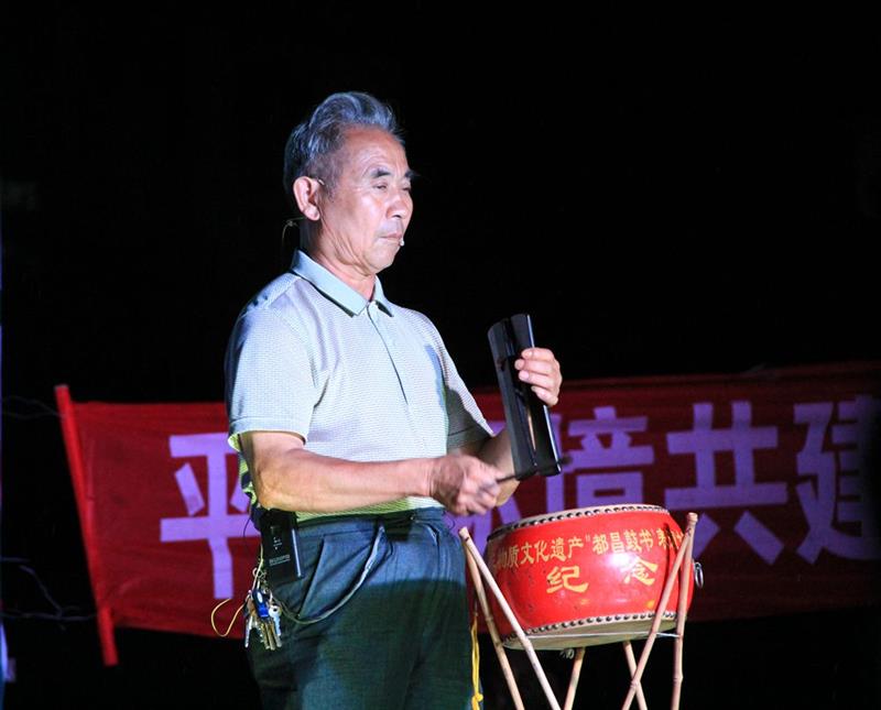 上一页 下一页 作品名称: 都昌鼓书  作品描述: 据史料记载:鼓在一千