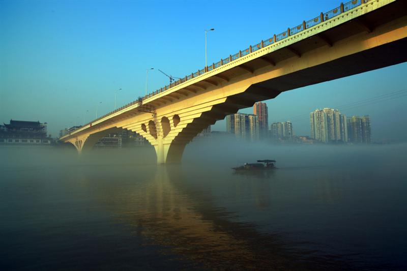 拍摄地点 合川涪江一桥 拍摄时间 2013-07-14 作品 cqqw