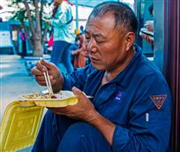 造桥工人的午餐