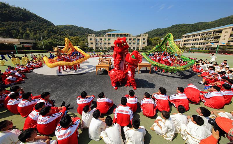 一页 作品名称 盛事 作品描述 学生表演 拍摄地点 黄岩文武山庄