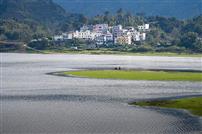 湖边小村真漂亮