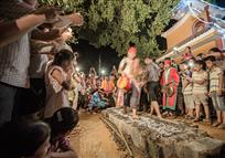 民俗绝技过火海