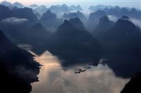 轻舟划向万重山