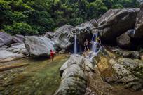 山涧流泉留影姿