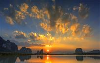 落霞共舞天边云