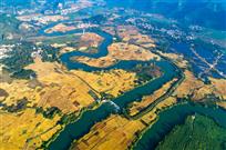 《弯弯小河经过我家门》