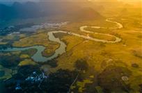 《青龙蜿蜒在田间》