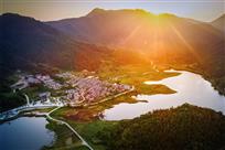 山环水抱鼓鸣寨