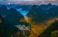 云海神涌小山村