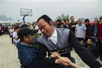 《喜庆的三月三拔河赛》