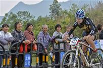 快乐的山地车赛