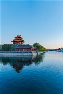 冬夕金檐：角楼卧波