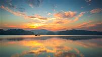 湖水暮色