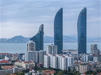 鹭岛双塔映碧波