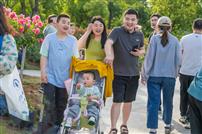 《花如海，人如潮》