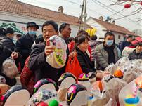 拴个娃娃祈春福