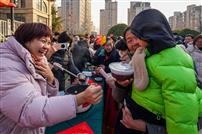 暖粥飘香邻里情