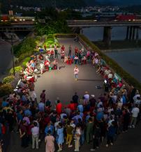 《江畔露天音乐会》