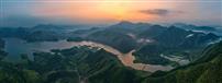 《湖山晨照》