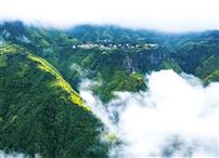 《悬崖上的村庄》