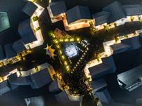 《俯瞰枫叶小镇奥特莱斯夜景》