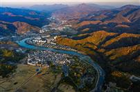 《依山傍水美村庄》