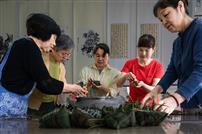 《粽叶飘香，情暖夕阳》