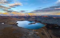 思金拉措的金色傍晚