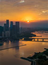 江桥映日，城筑鎏金