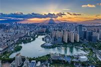 湖映城心，轮绘华章