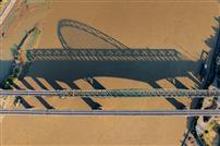 桥影织江，线韵共生