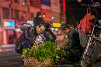 菜筐映灯，烟火寻常