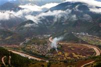 《大山深处的八卦村》