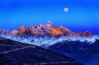 日照金山遇明月