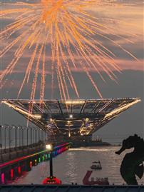 烟火落海，浪漫满潮