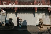 豫园石狮旁的乐章