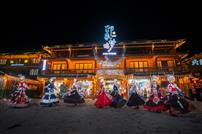 夜幕下苗家舞蹈表演