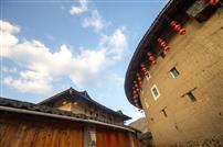 晴川映土楼 红灯染清风