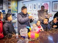 《非遗传承后继有人》