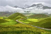 《云涌卓尔山》