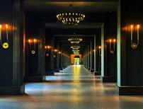 《长廊的光影诗》