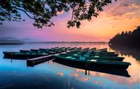 《湖岸晨舟》+自然之美