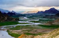 珠穆朗玛下的壮丽山河