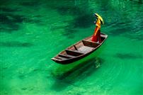 《疑似瑶池落扁舟》