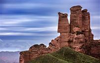 《静卧山巅观人间》