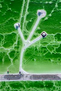 《珍珠镶嵌翡翠湖》